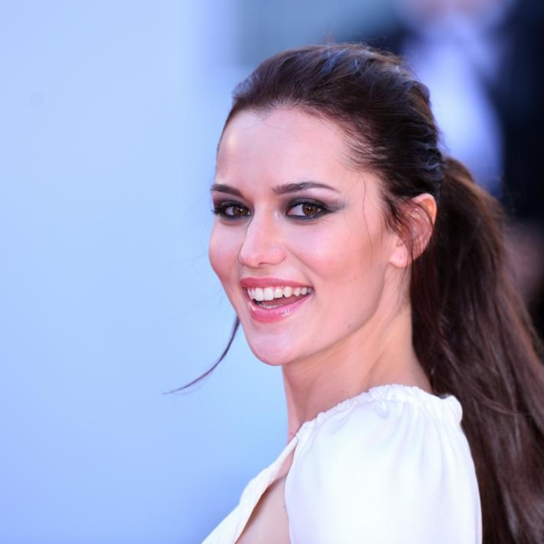 الممثلة التركية فهرية افجين