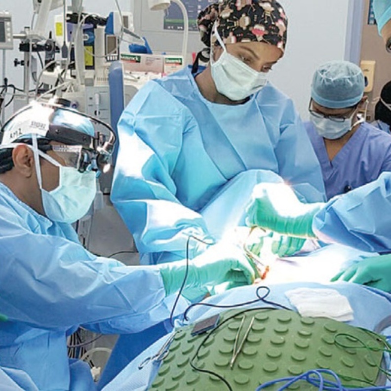 لأول مرة: أطباء السعودية يستخدمون الروبوت في عمليات الإستئصال