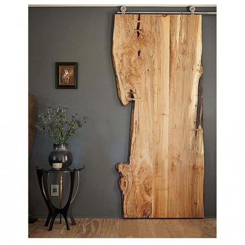 من مشاركات المصممين في المعرض السابق