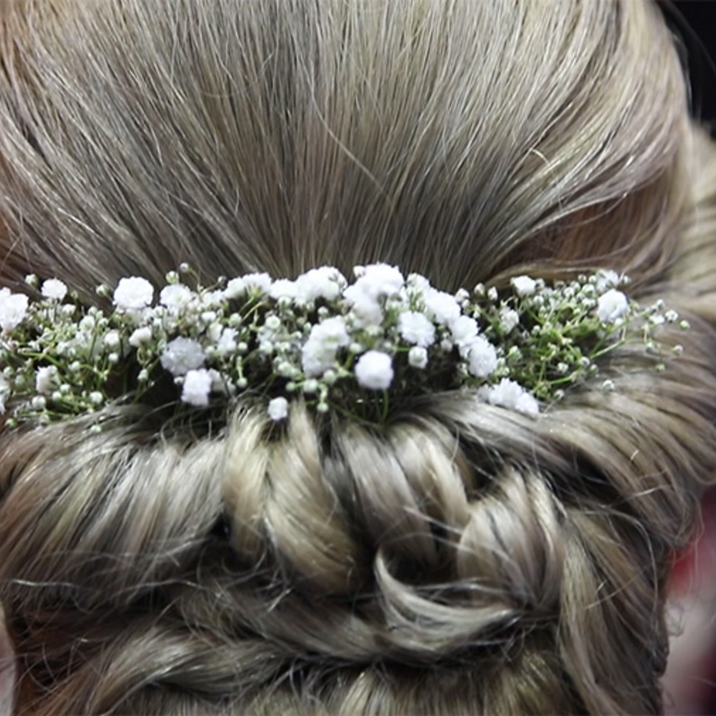 خطوة خطوة لتسريحة جذابة للعروس