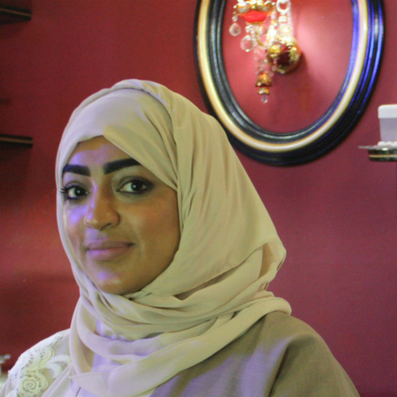 ايزيس حداد في احد محلاتها