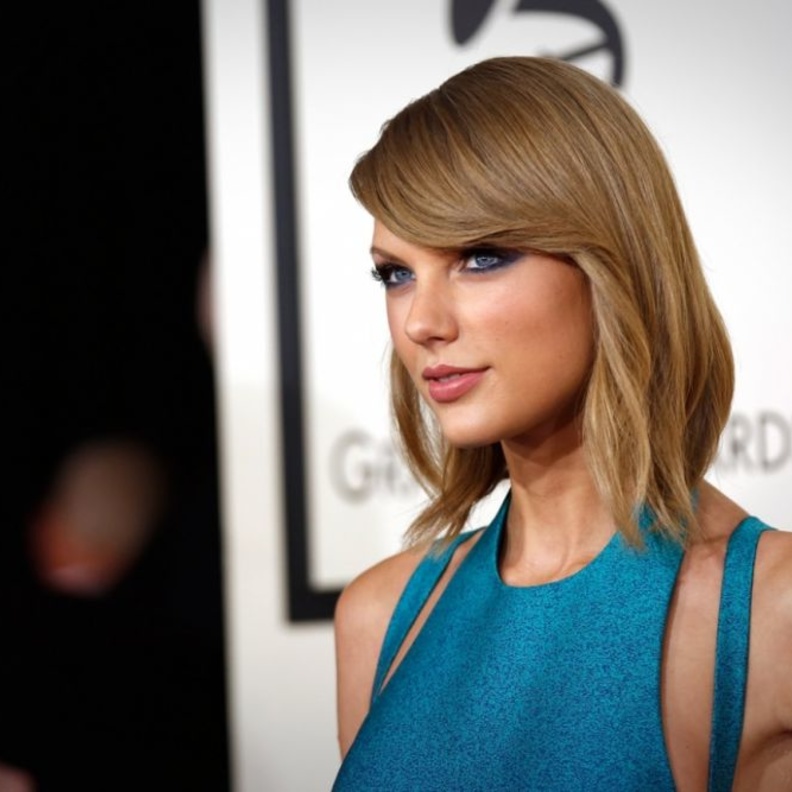 نجوم الغناء يؤيدون تايلور سويفت