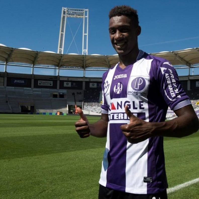 نادي الشباب يوقع مبدئيا مع البرازيلي صوماليا