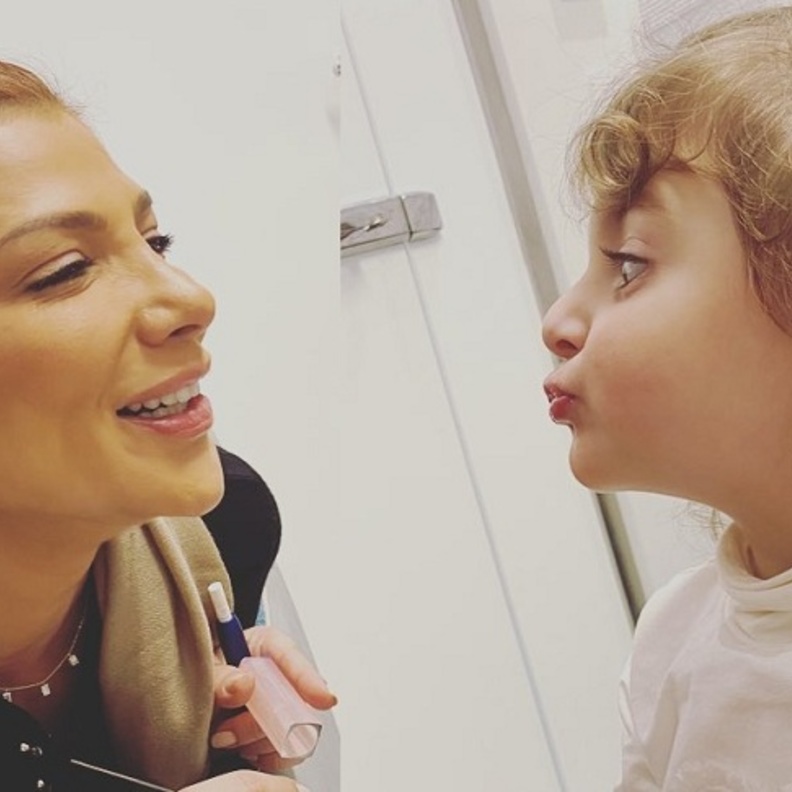 أصالة نصري تلتقي بإبنة زوجها الاول