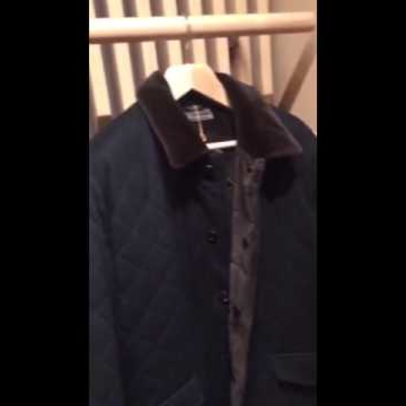 الجاكيت المعروض بالفيديو