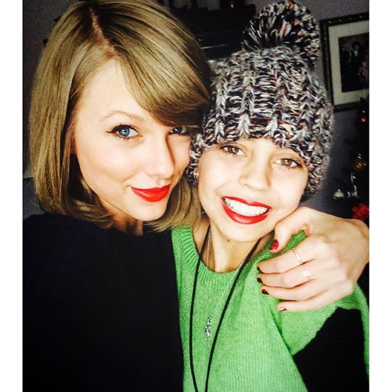 ديلاني نشرت صورة تجمعها بتايلور سويفت