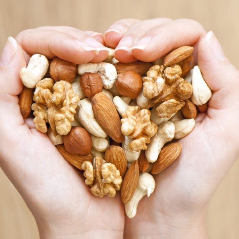 المكسرات تزيد من هرمون السعادة