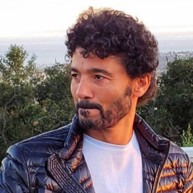 طبيب يكشف تطورات وتفاصيل الأزمة الصحية لـ خالد النبوي