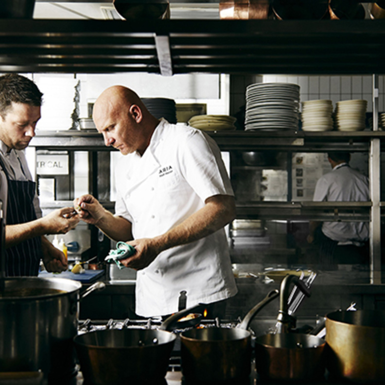 سلسلة دروس طهي احترافية مع أشهر الطهاة