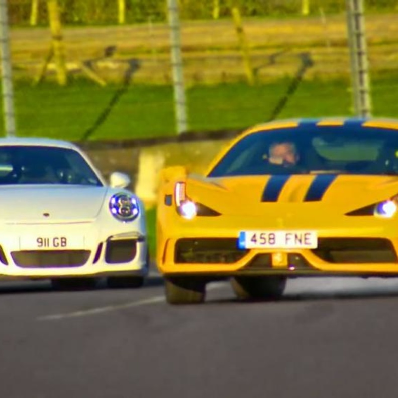 تحطم سيارة بورش في سباق