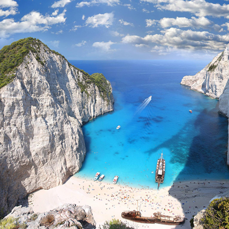 نافاجيو بيتش Navagio Beach ، زاكينثوس ، اليونان