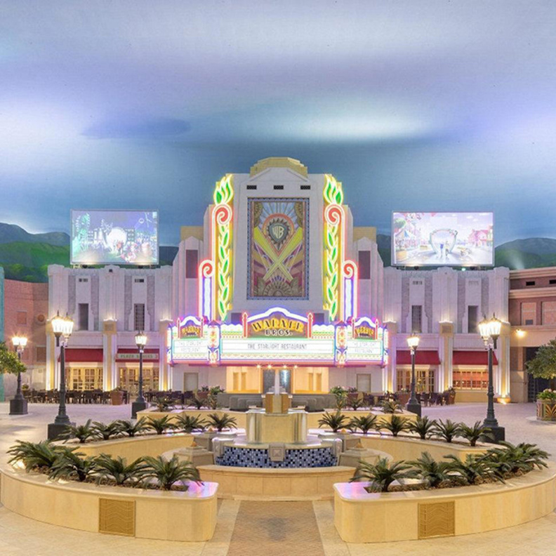 البلازا في عالم وارنر براذرز أبوظبي