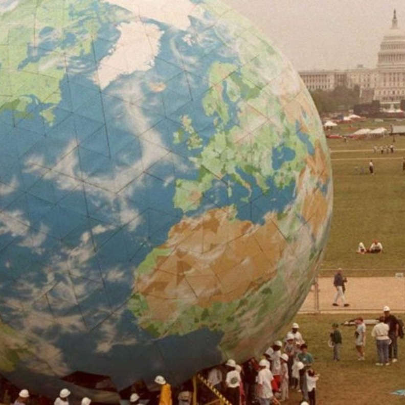 يوم الأرض أسسه السيناتور غايلورد نيلسون