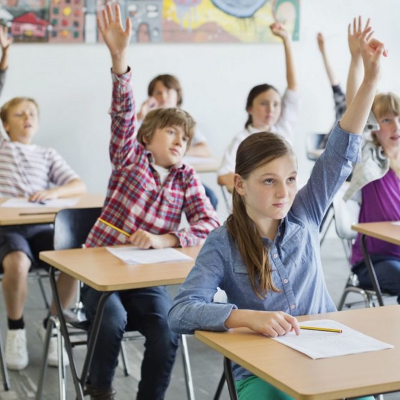 تواصل المعلمين بطلابهم بشكل ايجابي يحفزهم لاعطاء المزيد 