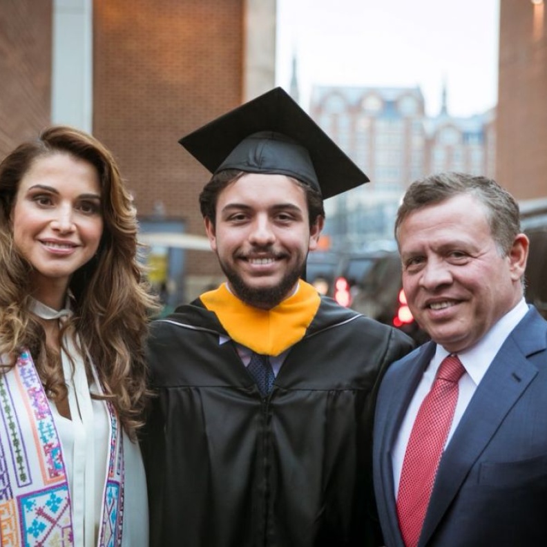 الملك عبدالله والملكة رانيا يحضران حفل تخريج الأمير حسين من جامعة جورج تاون