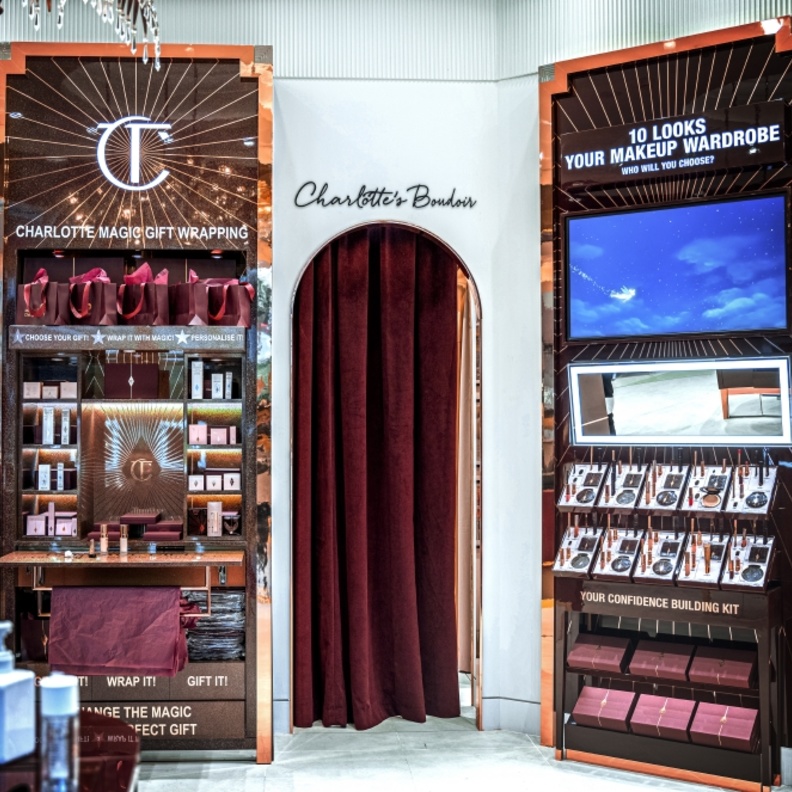 شارلوت تلبوري تتوسع عبر منطقة الشرق الأوسط وتفتتح متاجر جديدة لها في المملكة العربية السعودية