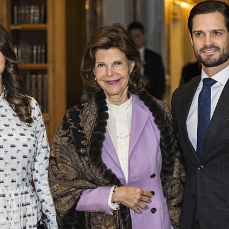 الملكة سيليفا أنيقة في الثالثة والسبعين