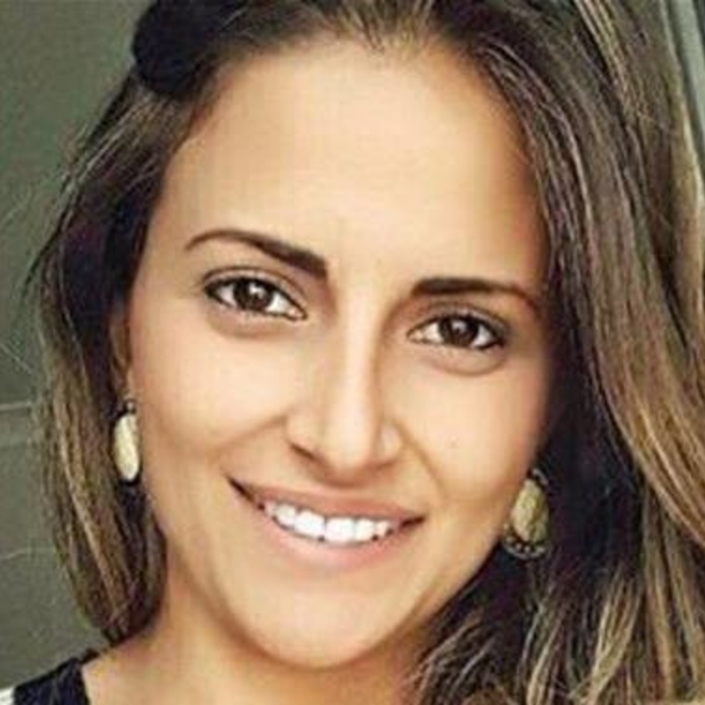 إبتسامة إمرأة كشفت عن إصابتها بورم خطير .. كيف؟