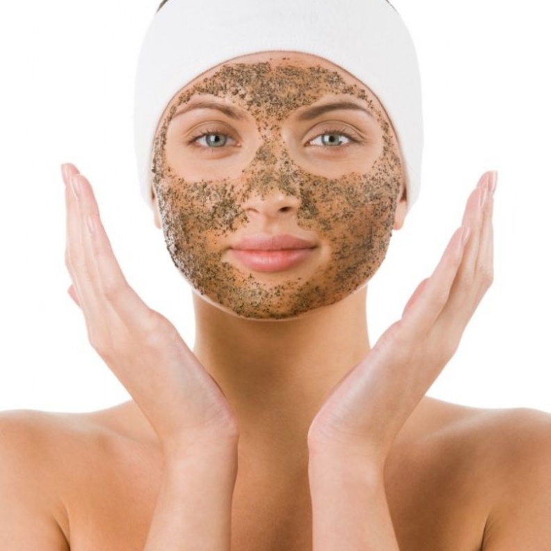 هكذا تقشّرين بشرتك قبل حلول العام الجديد