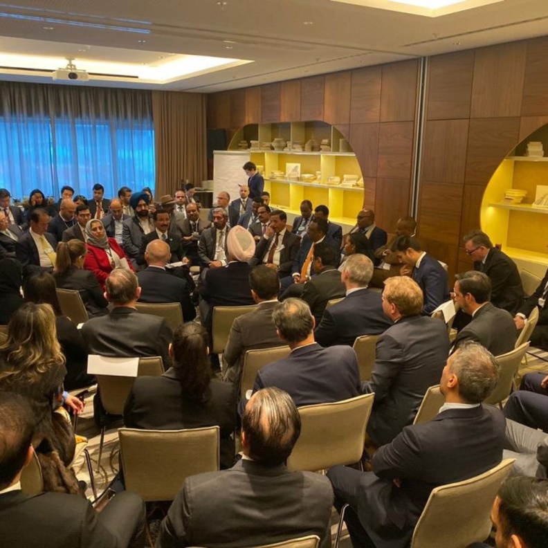 دبي تطلق مبادرة "الجواز اللوجستي العالمي" في المنتدى الاقتصادي العالمي في دافوس