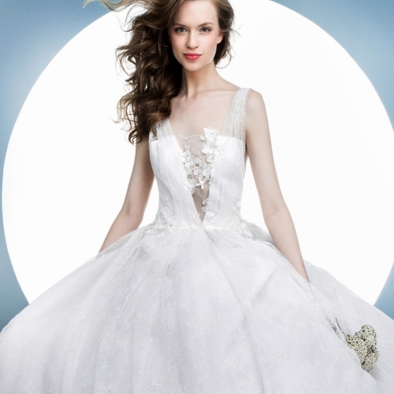 10 فساتين زفاف رائعة من انجيل سانشيز