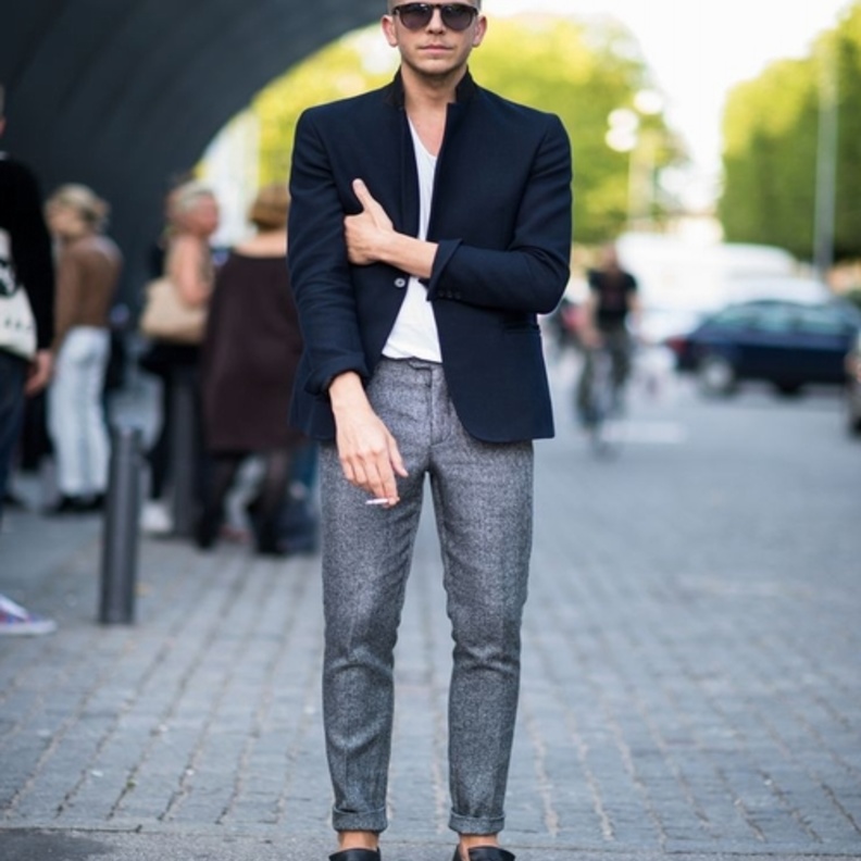 اللوفر بالشراريب مع سروال قماش وسترة