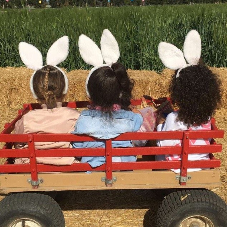 نورث ويست تحتفل بعيد الفصح مع قريباتها في لوس أنجلوس