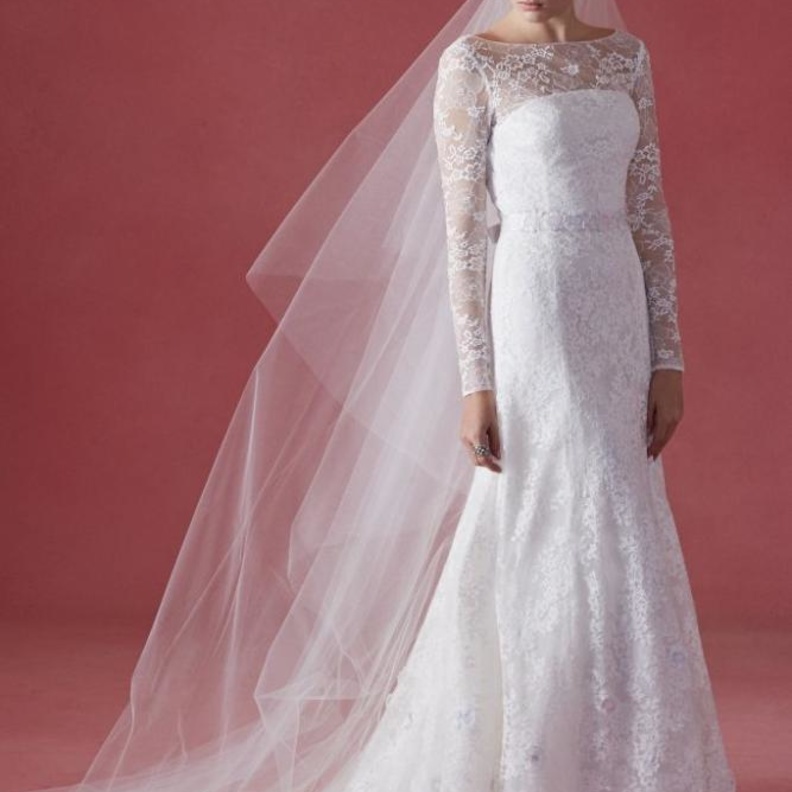 فساتين زفاف اوسكار دي لارنتا.. أناقة راقية