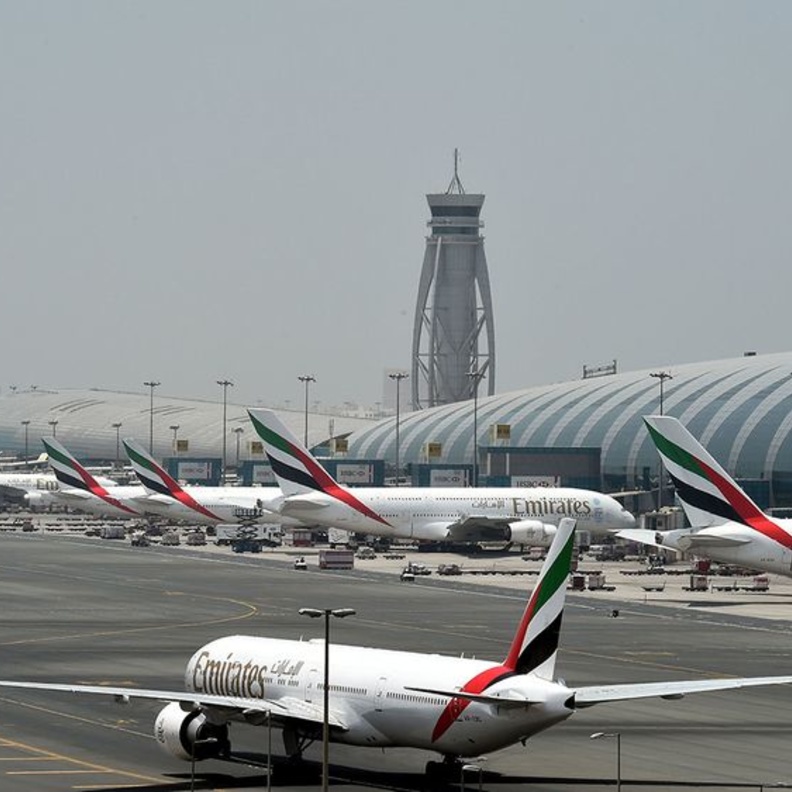 تعليق جميع الرحلات الجوية للركاب والترانزيت من وإلى الإمارات لمدة أسبوعين