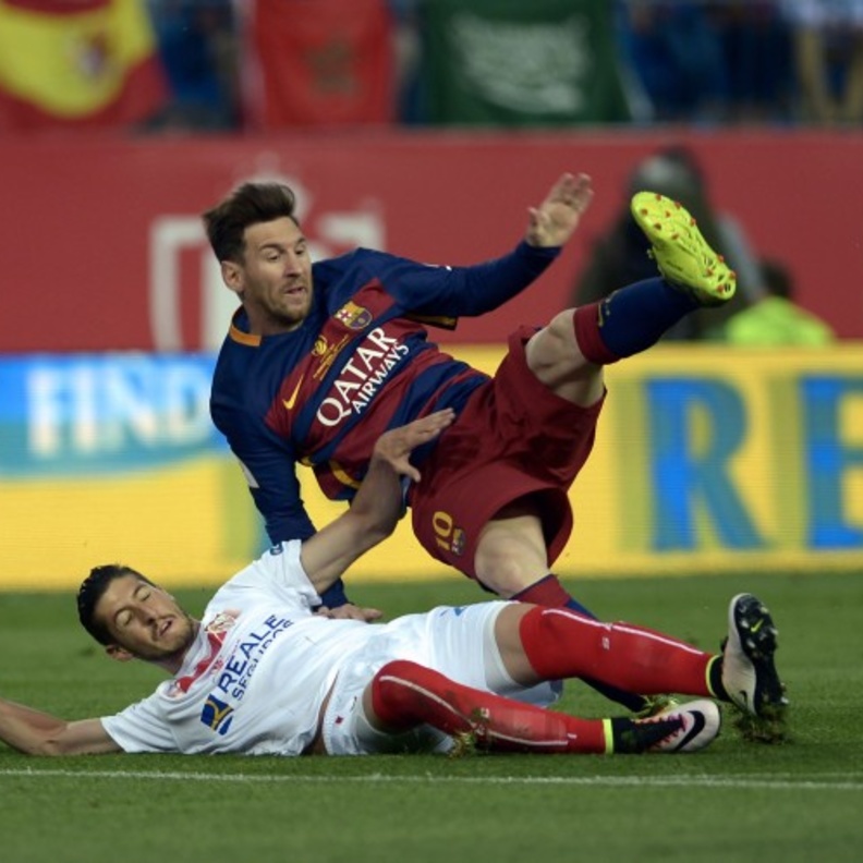 برشلونة يجمع الثنائية ويهزم اشبيلية