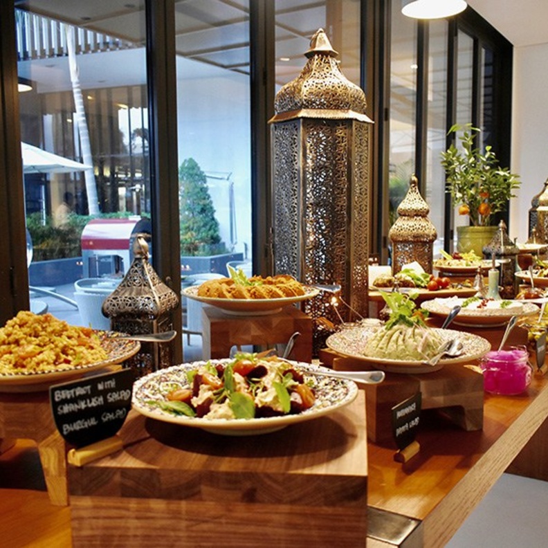 الإفطار في مطعم شيفال في فندق لافيل في سيتي ووك