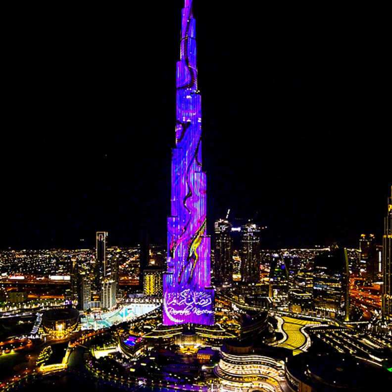 عروض مذهلة على واجهه برج خليفة .. احتفاء بشهر رمضان المبارك