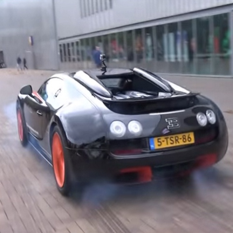 بوغاتي فيرون تحرق اطاراتها