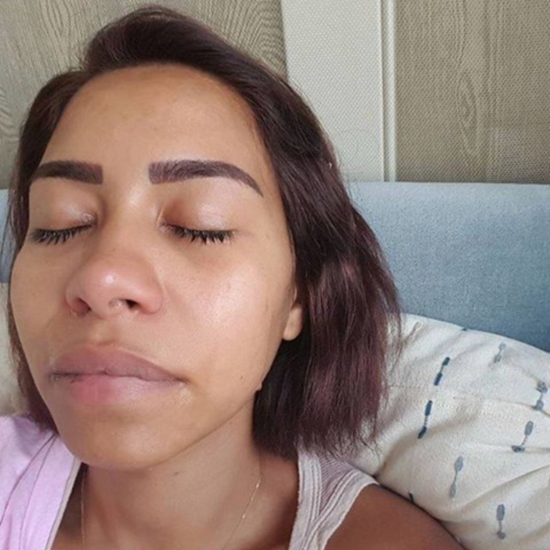 شيرين تنشر صورة لها وهي تبكي بحرقة