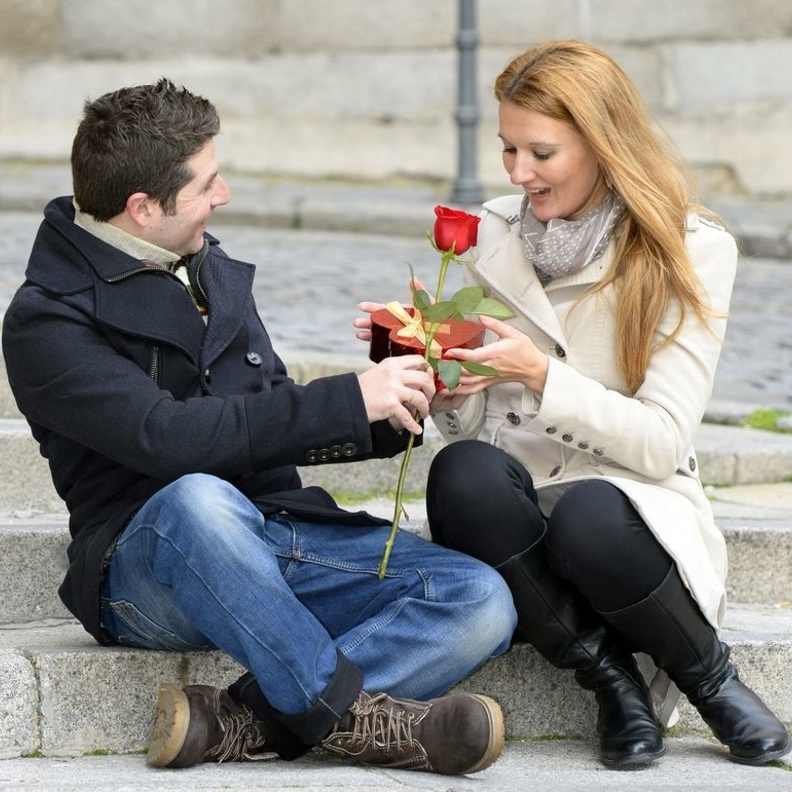 8 أشياء يتمناها الرجل في المرأة ولا يمل البحث عنها أبداً