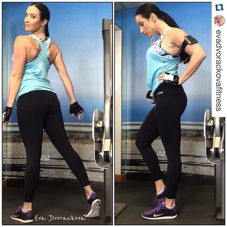  من أزياء تيما باللون الأرق البحري