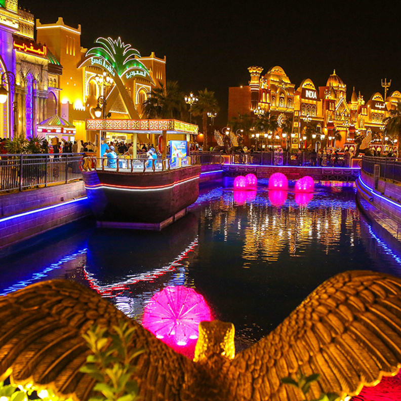 7 عروض للألعاب النارية في القرية العالمية في رأس السنة