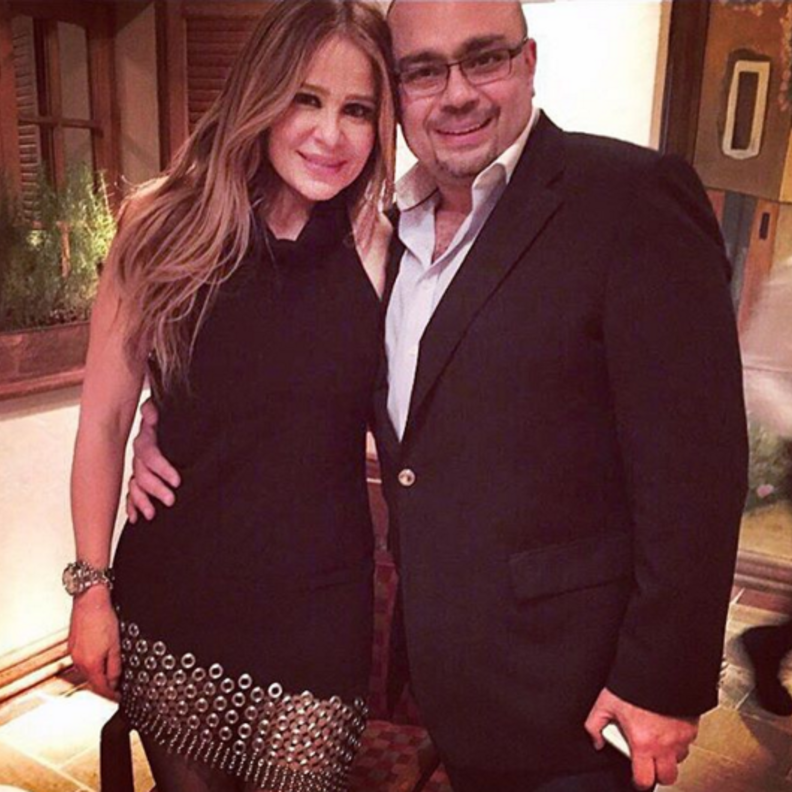 كارول وزوجها خلال سهرة العشاء