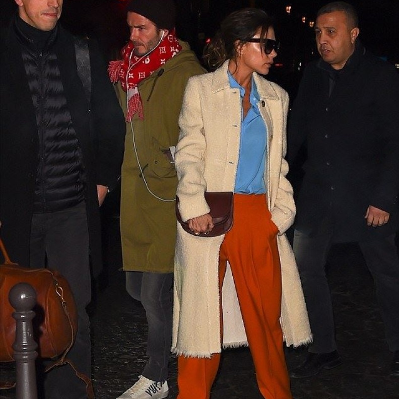 ديفيد بيكهام لا يعير زوجته أي اهتمام بعد أن شوهد الإثنان في باريس بالأمس في طريقهما لمحطة القطار