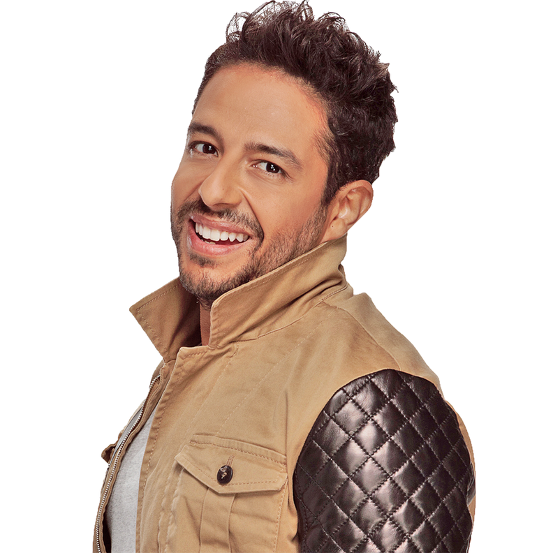 محمد حماقى لم يعلق علي صورة زفافه