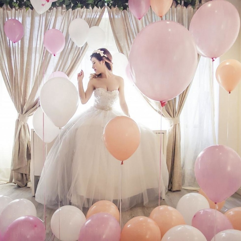 بالونات روز وعاجي وبيضاء