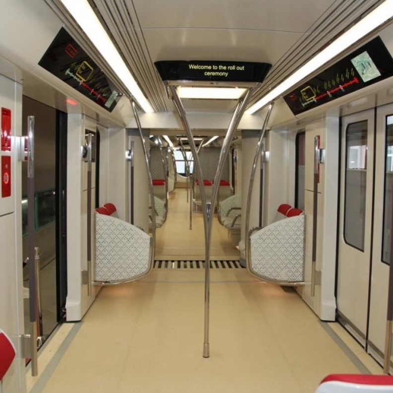 يحتوي كل قطار على مابين 55 و133 مقعداً