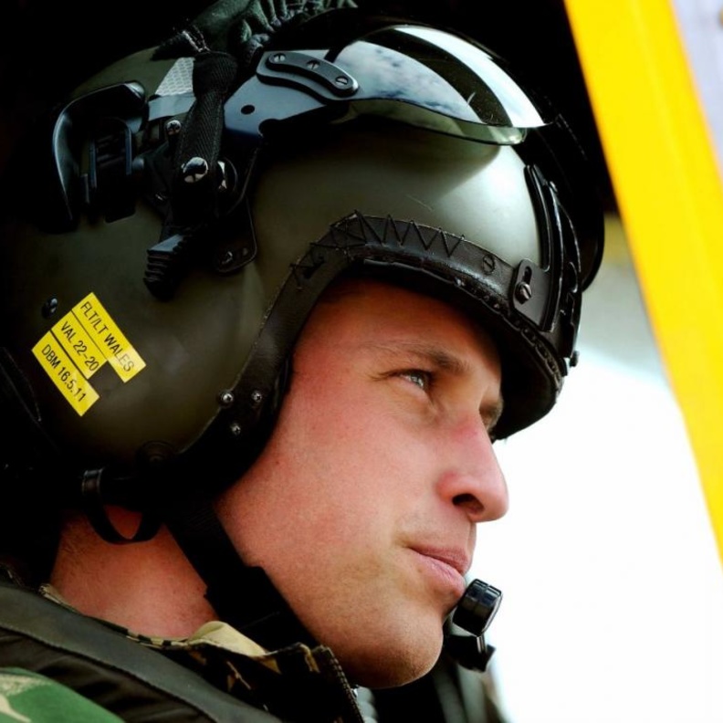 الامير ويليام طائر بالجيش البريطاني