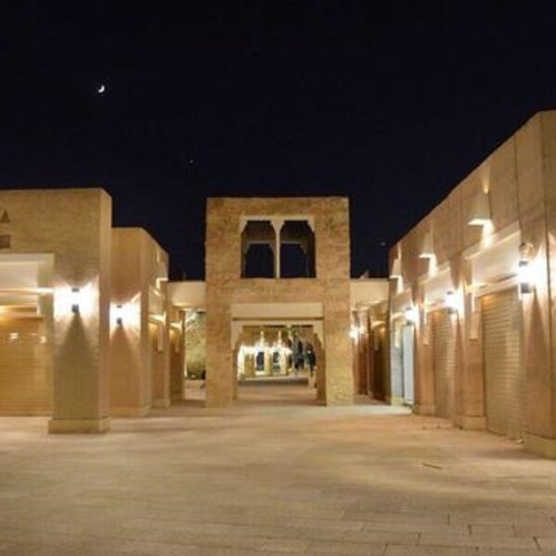 فسحة عائلية في ساحة البجيري في محافظة الدرعية في الرياض 