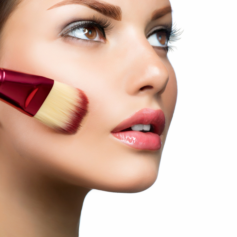 خطوات التخلّص من اللمعان في المكياج