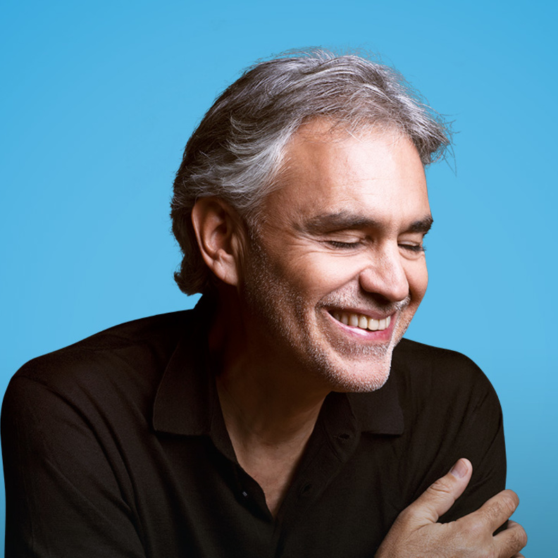 أندريا بوتشيلي .. المغني التوسكاني الشهير في أبوظبي في أبريل المقبل