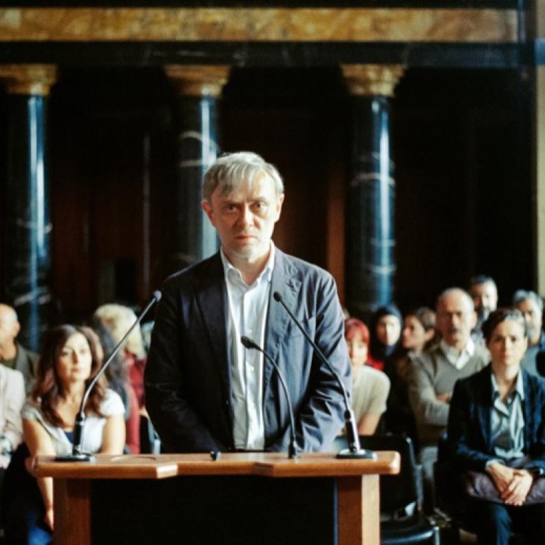 مشهد من فيلم رسائل صفراء