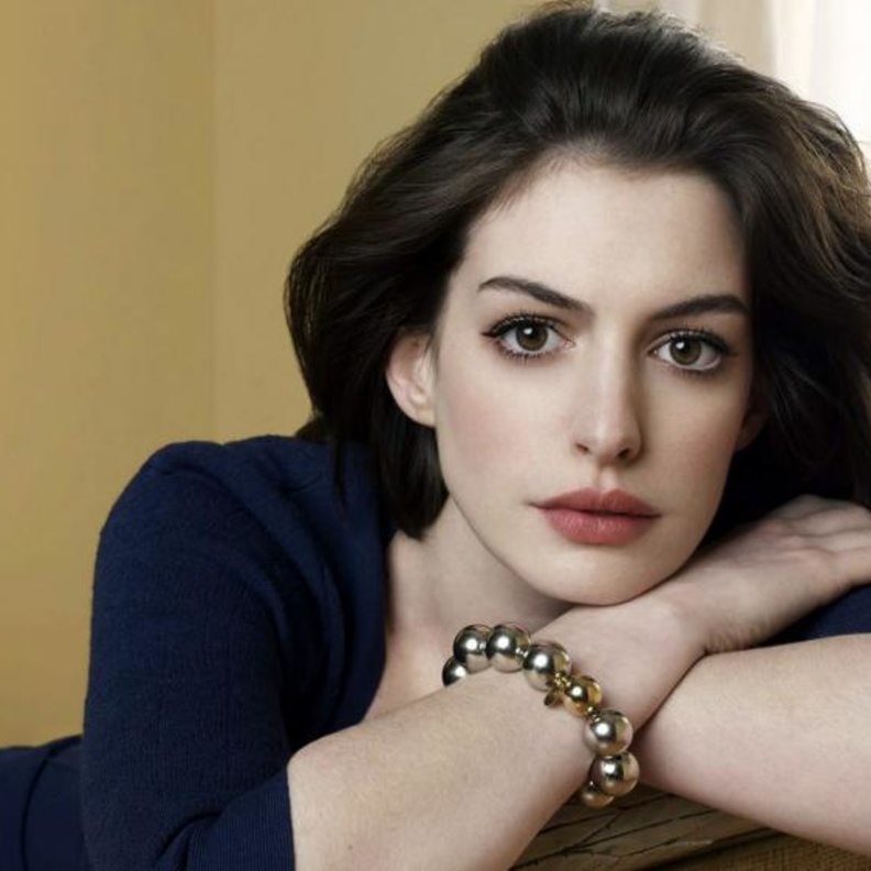 الطبيعة المصطنعة التي تميز شخصيتها