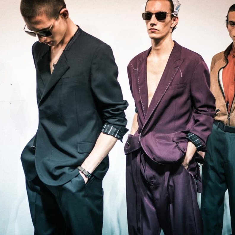 يمكن وصف رجل Lanvin باختصار  بالأسلوب المتميّز والحرية