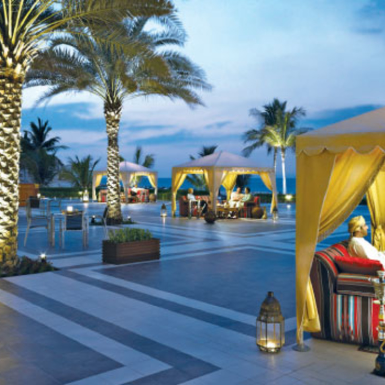 اكتشف جمال عمان